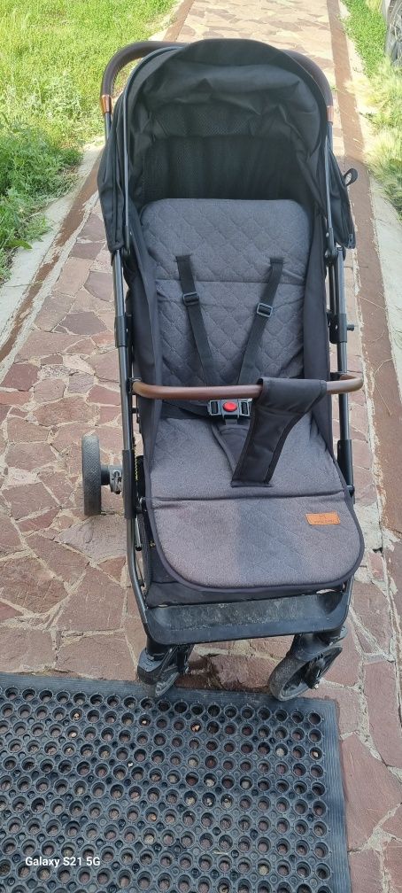 Коляска лёгкая Ining baby