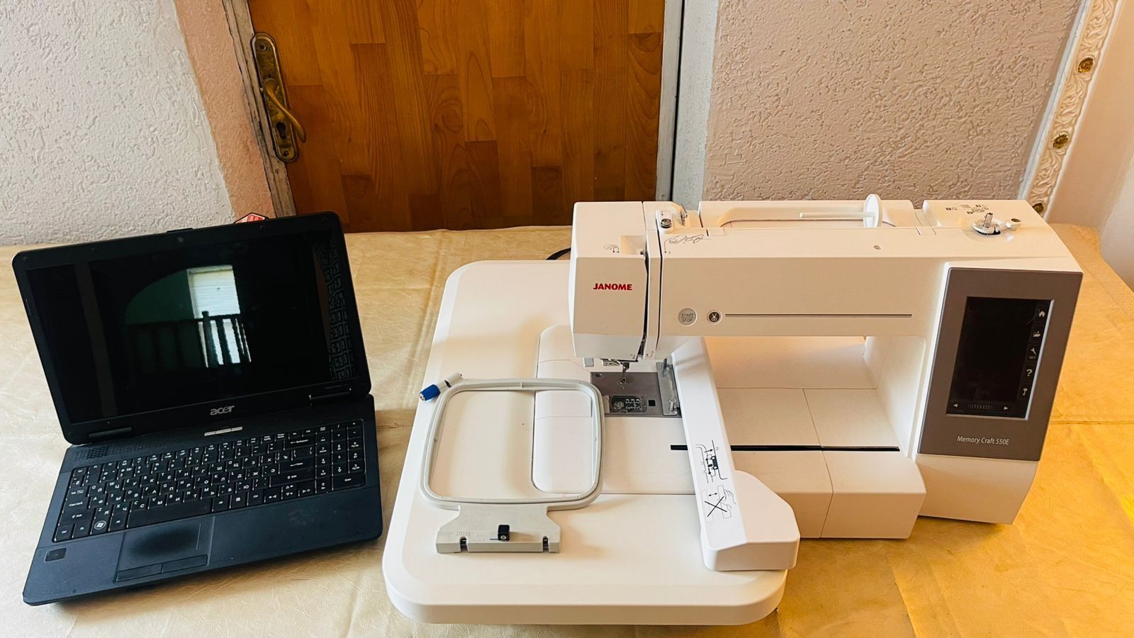 Продам вышивальную машинку Janome memory craft 550E плюс с ноутбуком