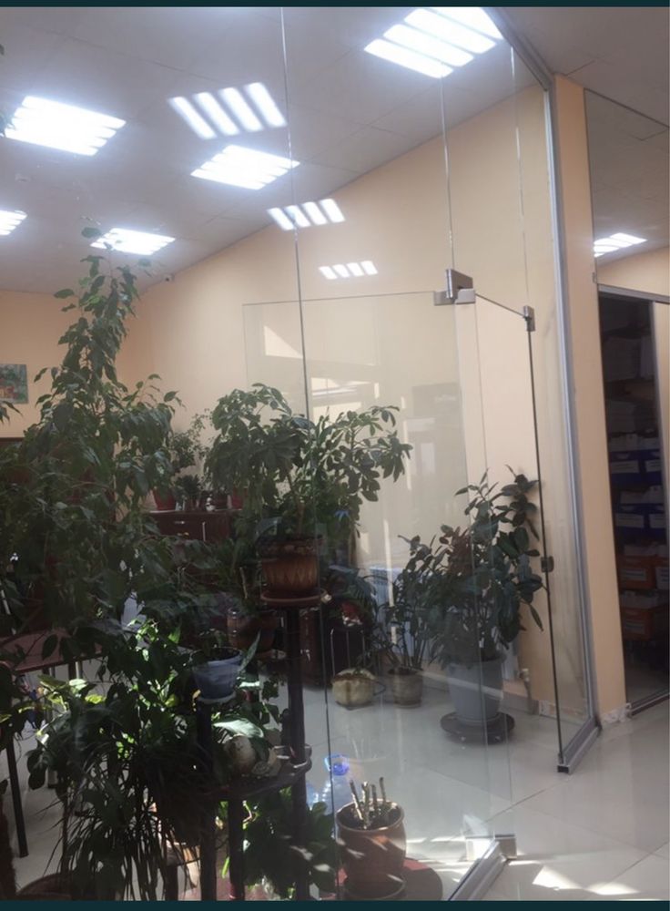 Продам  перегородку с коленного стекла