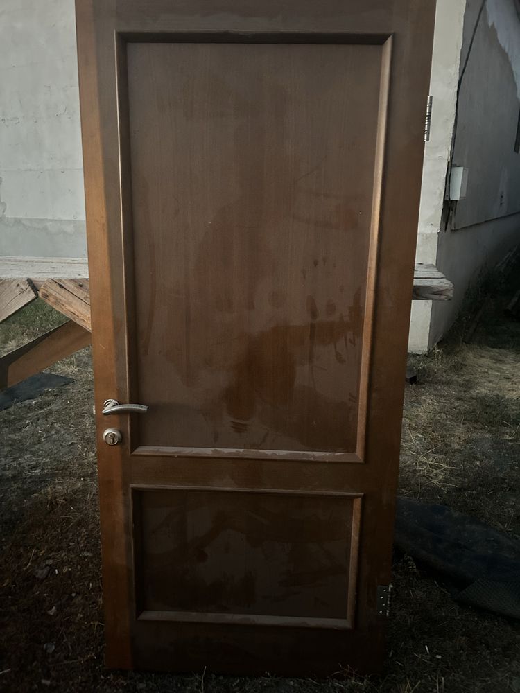 Продаю деревянные двери для дома