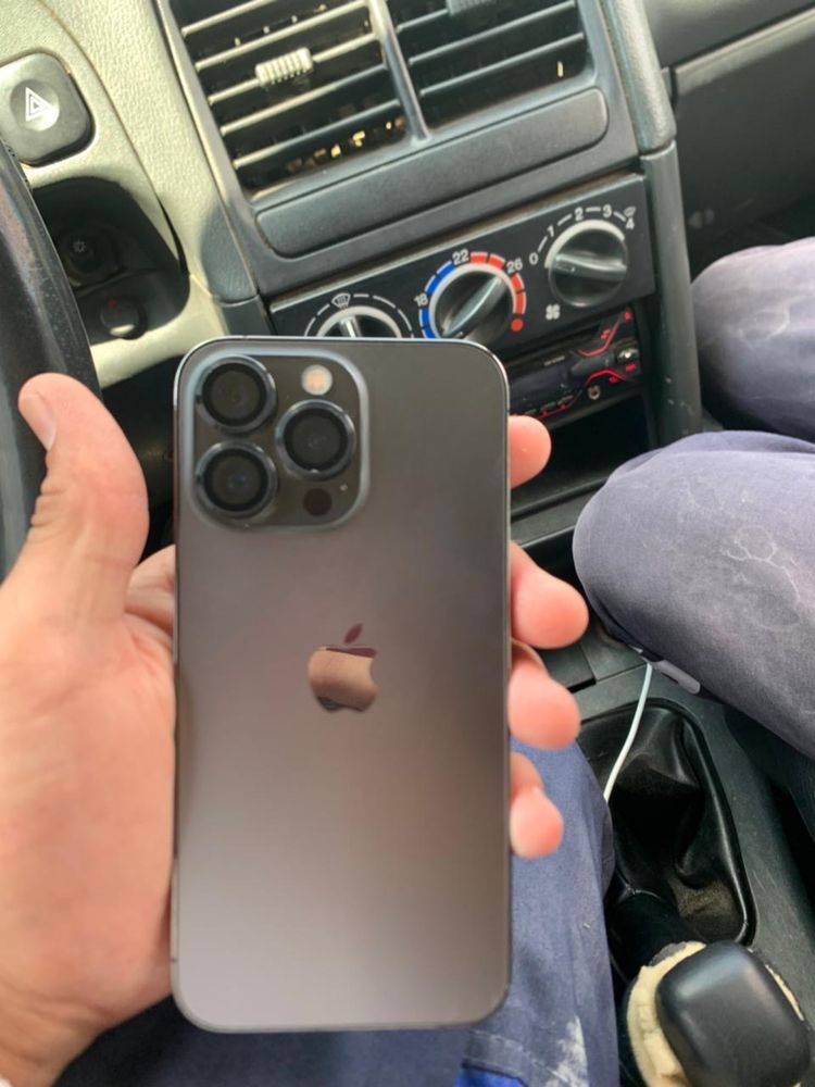 Iphone 13 pro ……….