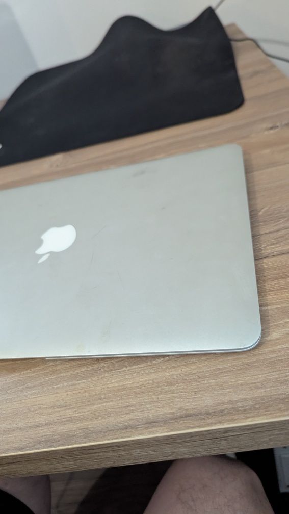 Ноутбук MacBook Air 13" (2012) | 4 ГБ / 128 ГБ SSD | Зарядка в комплек