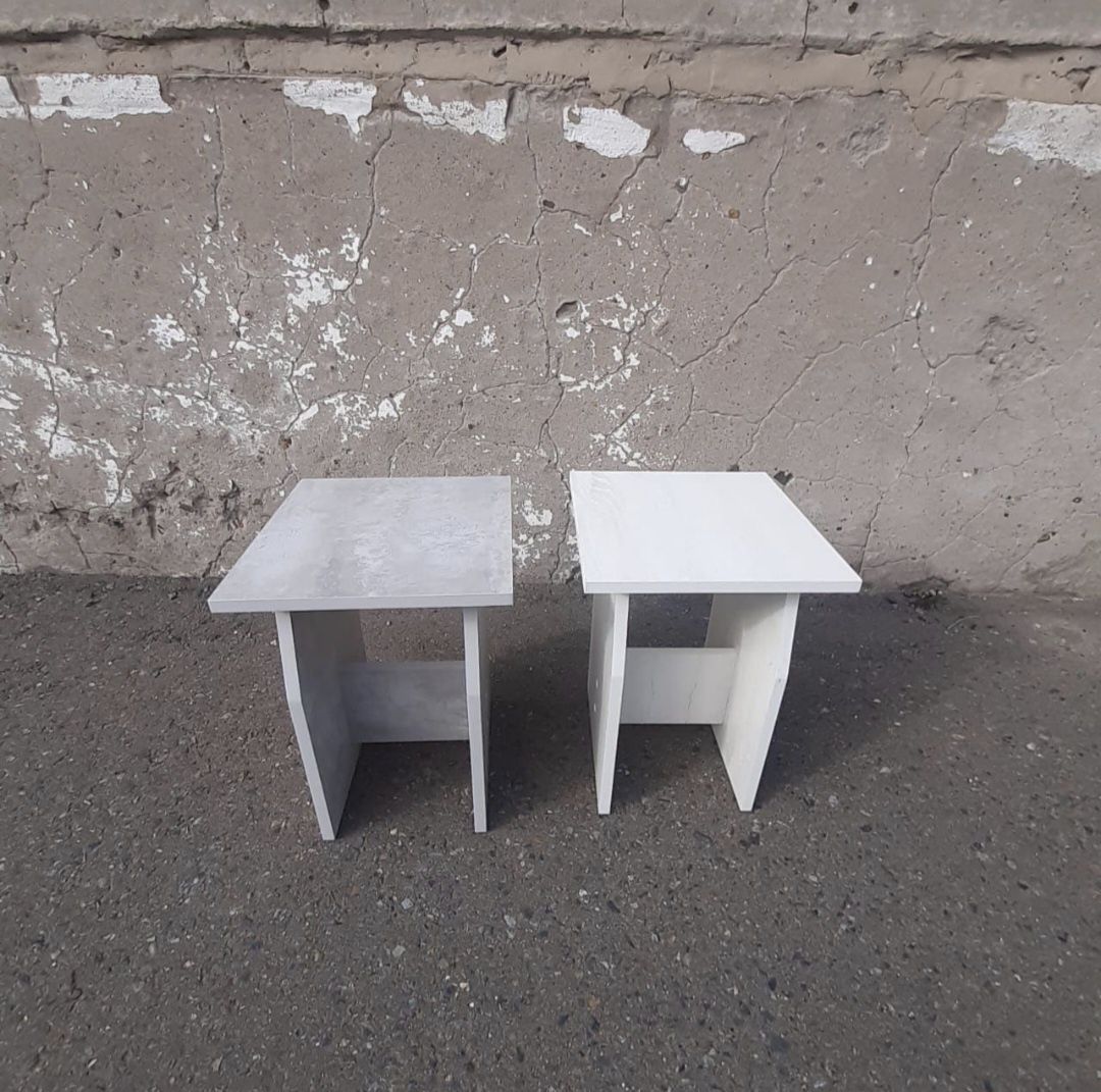Продам кухонный стол с табуретками