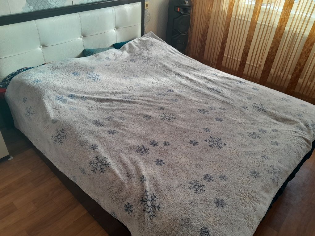 Продаю спальний горнитур