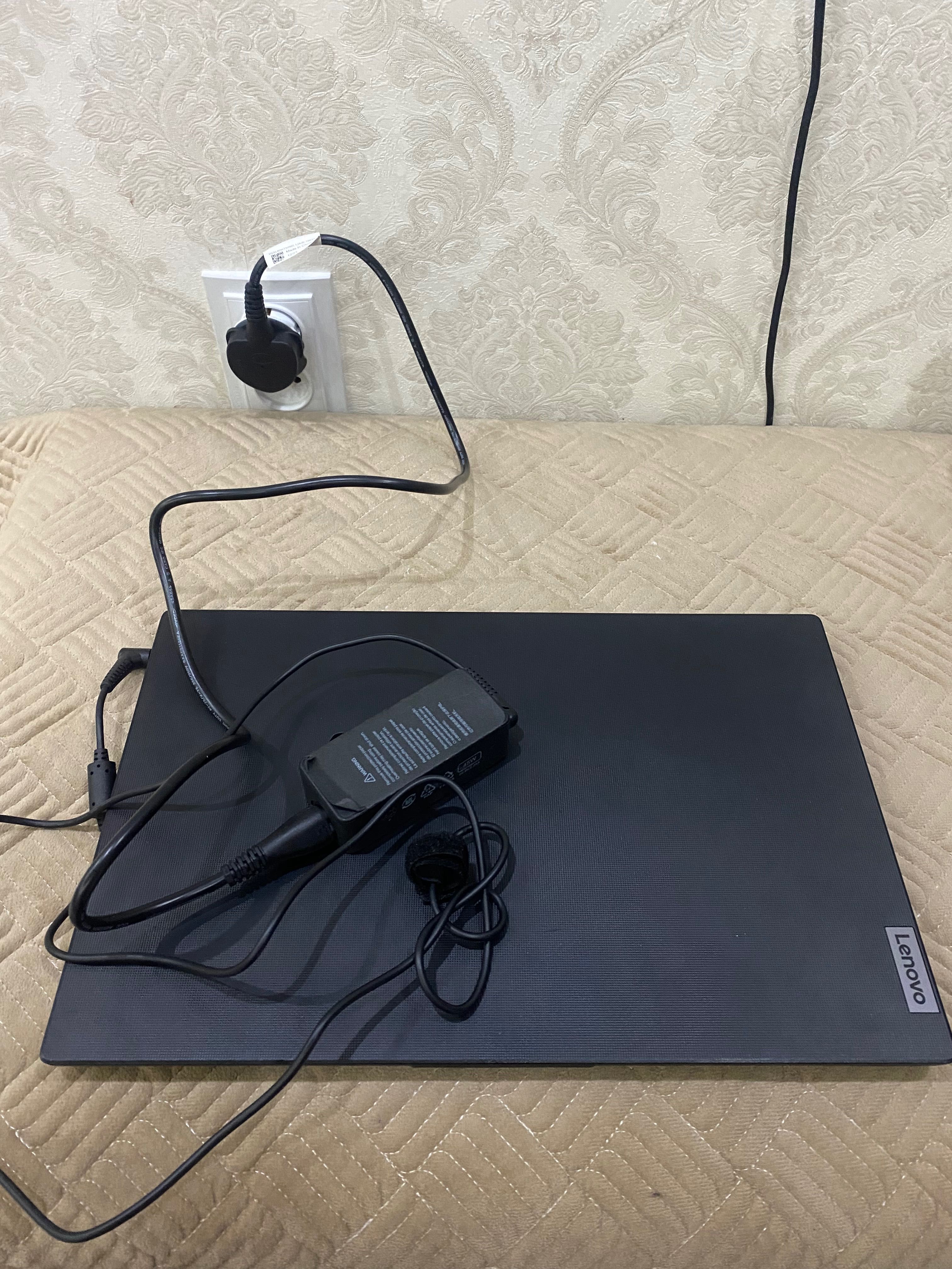 Ноутбук Lenovo V15 G2 IJL 15.6" / 4 Гб / SSD 256 Гб / DOS / 82QY00PHAK