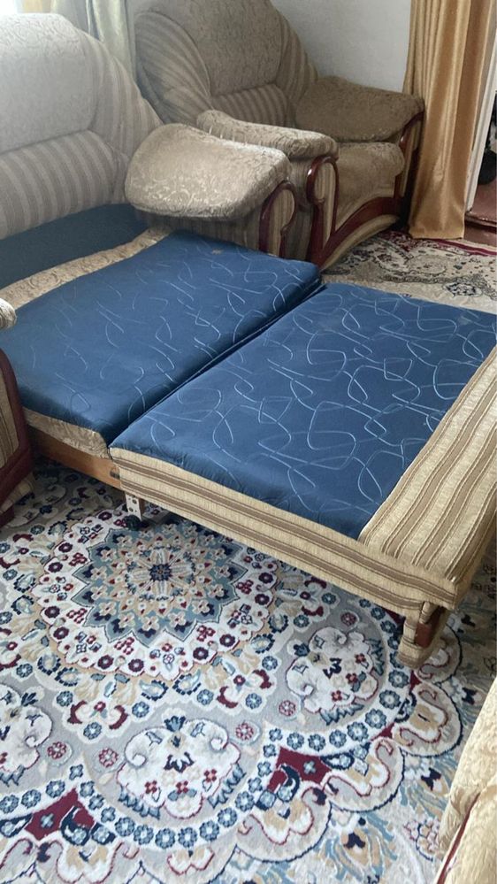 Срочно!!!Продам диван, софу и два кресло.
