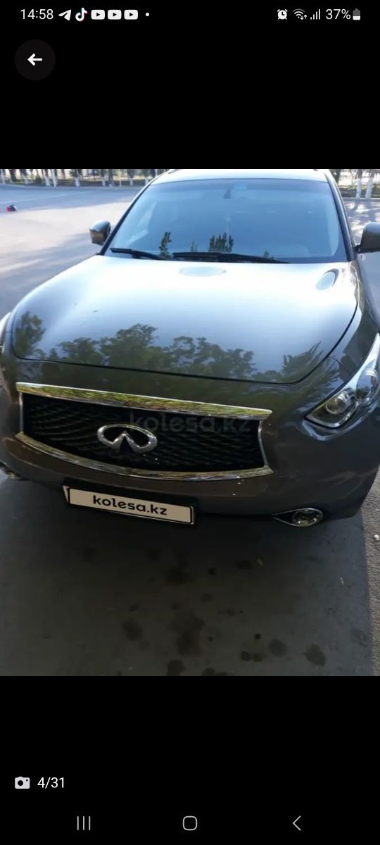 Машина Infiniti FX35
