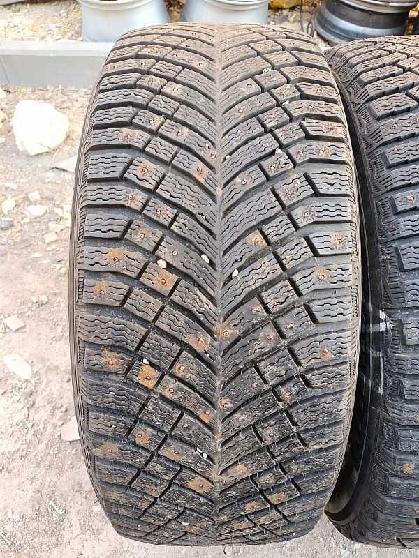 Шины 275/50 R21 - "Michelin X-Ice North 4 SUV" (Венгрия), шипованные.