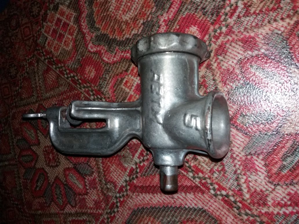 Старинная мясорубка  АЗТМ / 1961 г