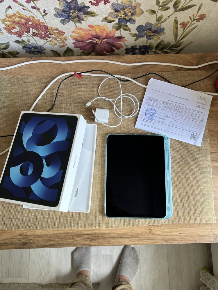 Продам apple ipad air 2022