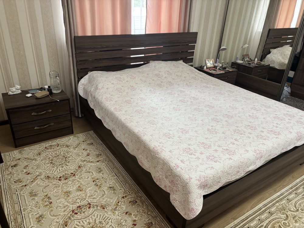 Продам 2х спальную кровать размером 2х1,8 м
