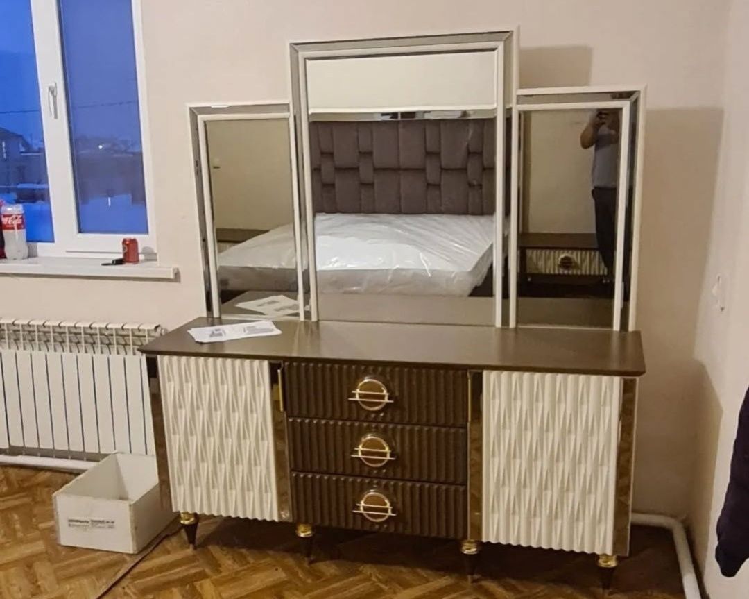 Комод айнасымен тумба