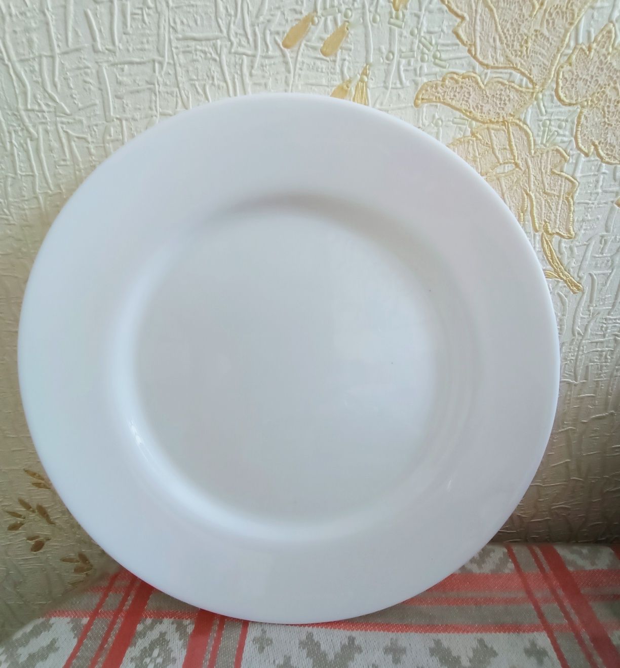 Продам тарелки Luminarc 25см