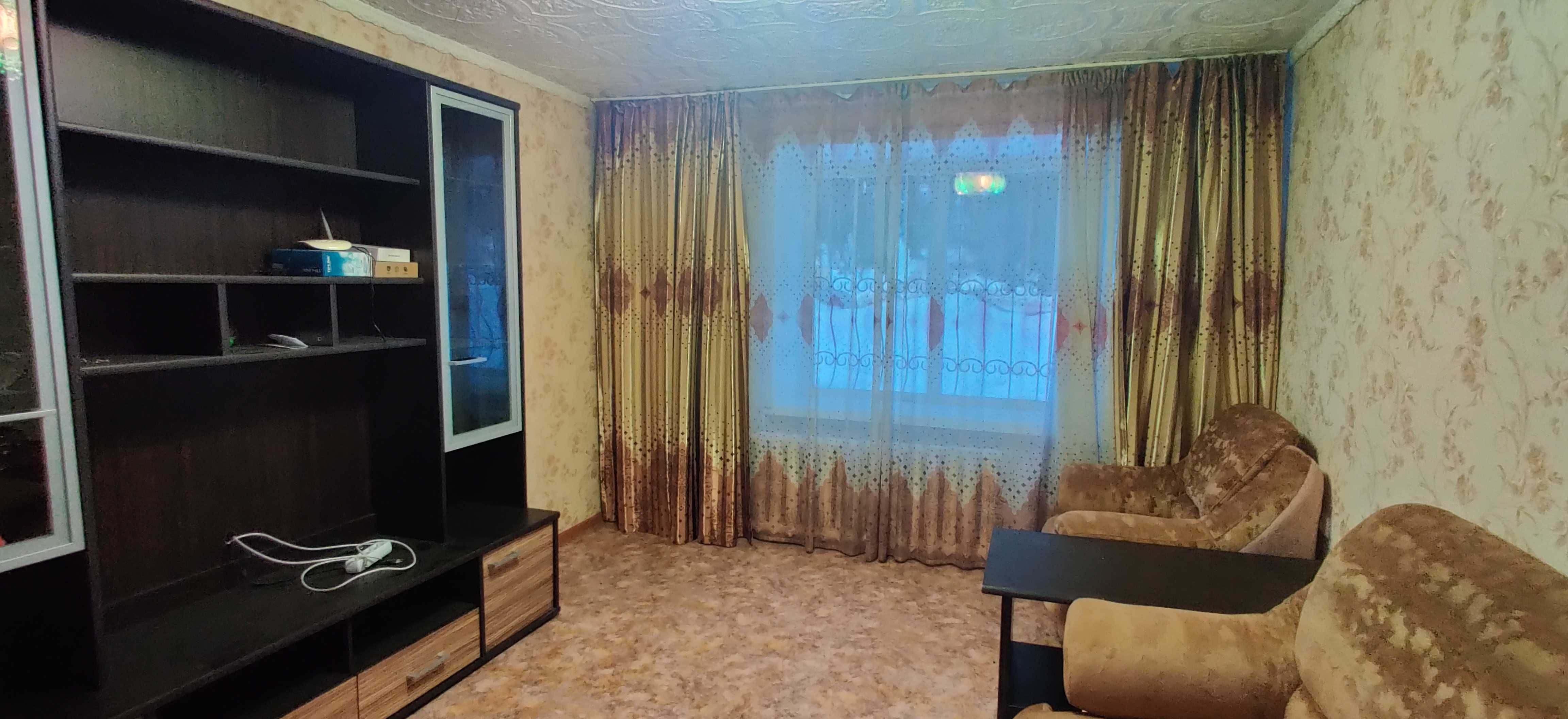 Продам 4-х комнатную квартиру в центре возле маг. Сулпак