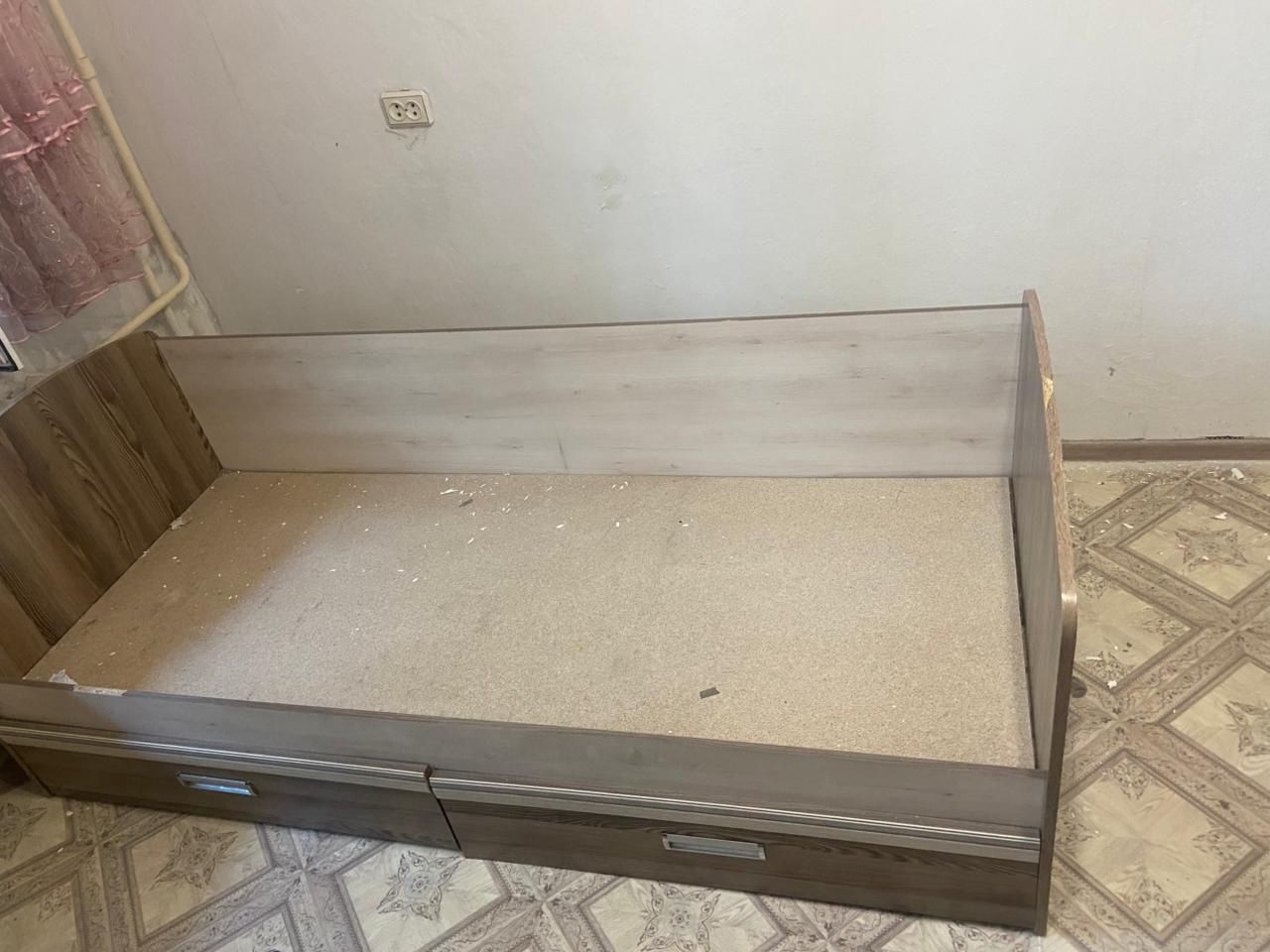 Продам полуторка две кровать с матрасам 18 тыс.тг,без матрасам 10000