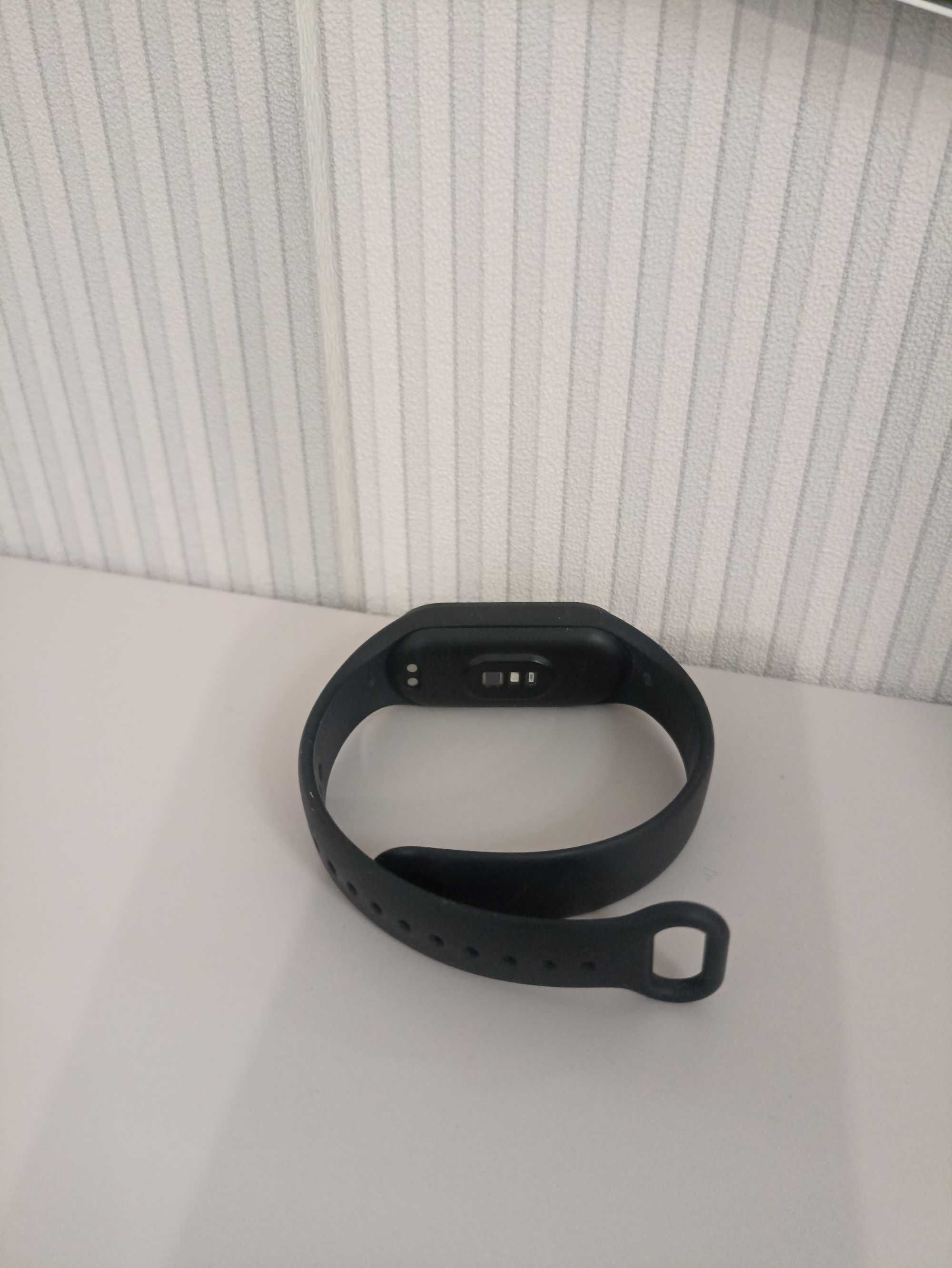 Mi Smart Band 7 с трещиной в экране