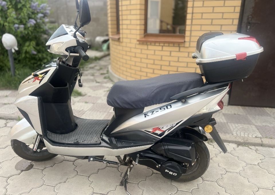 Скутер б/у, 125м3. В хорошем состояний