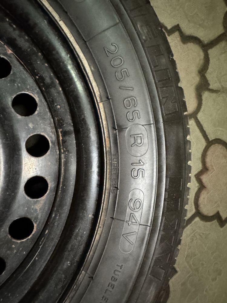 Продам зимнюю шину Michelin MXV 205/65 R15 — отличное состояние