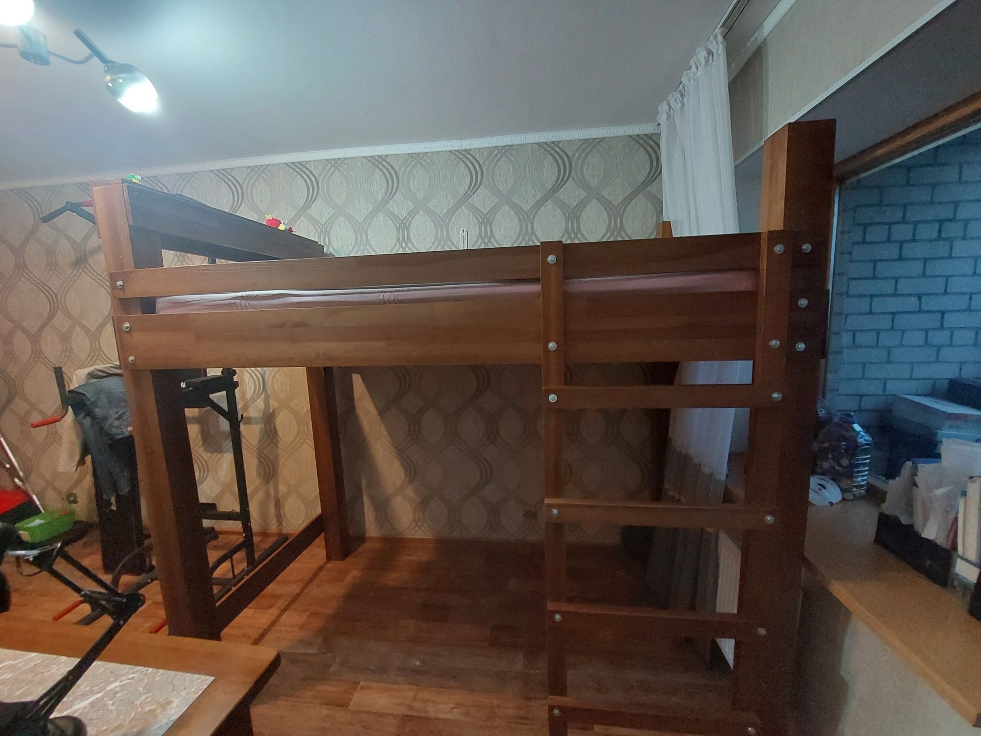 Продам кровать из дерева
