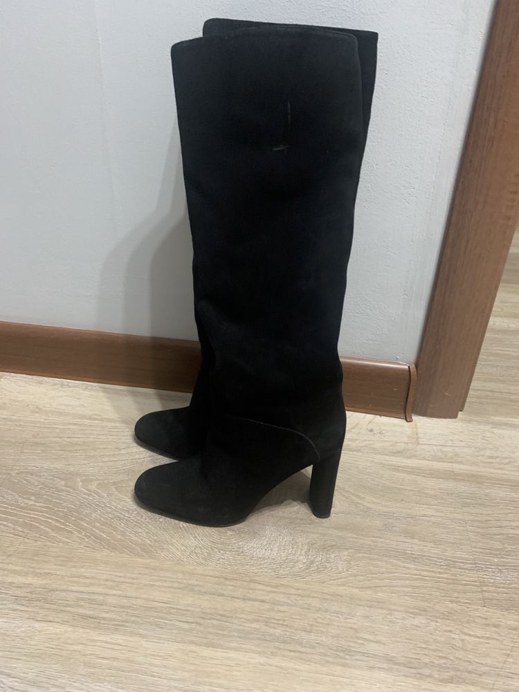 Продам замшивые сапоги!!!