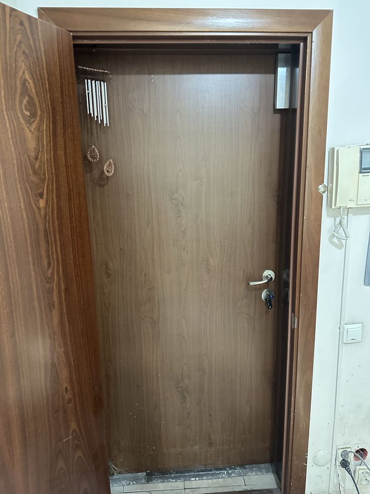 дверь входная в квартиру