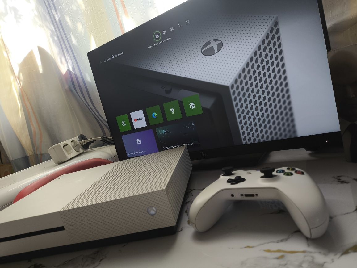 XBOX One S 512Gb/ в идеальном состоянии/рассрочка/Ред/игры дёшево .