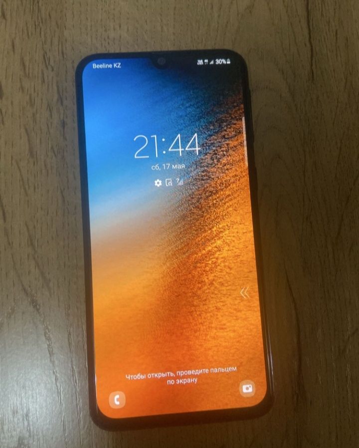 Самсунг А40 продам
