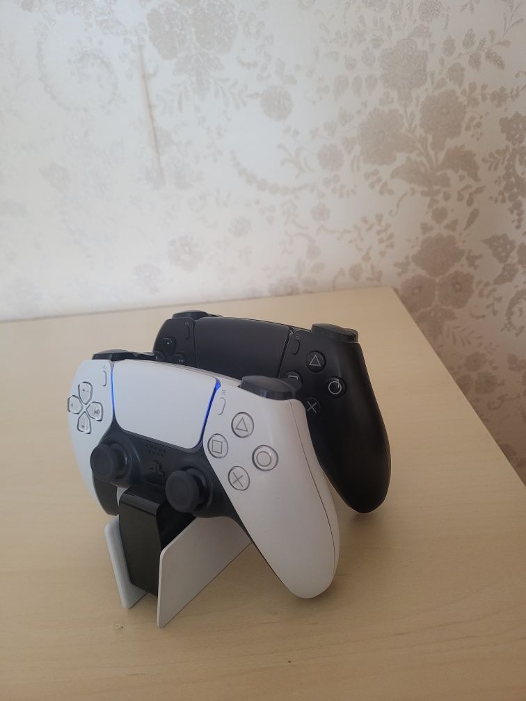 Срочно продаю Sony Playstation 5 1 tb