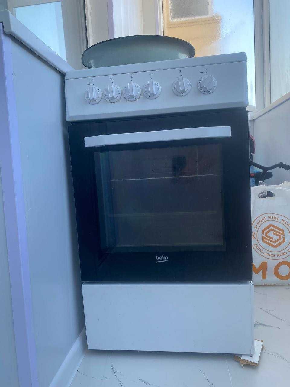 Продам отдельностоящая кухонная плита BEKO FFSS57000W белый