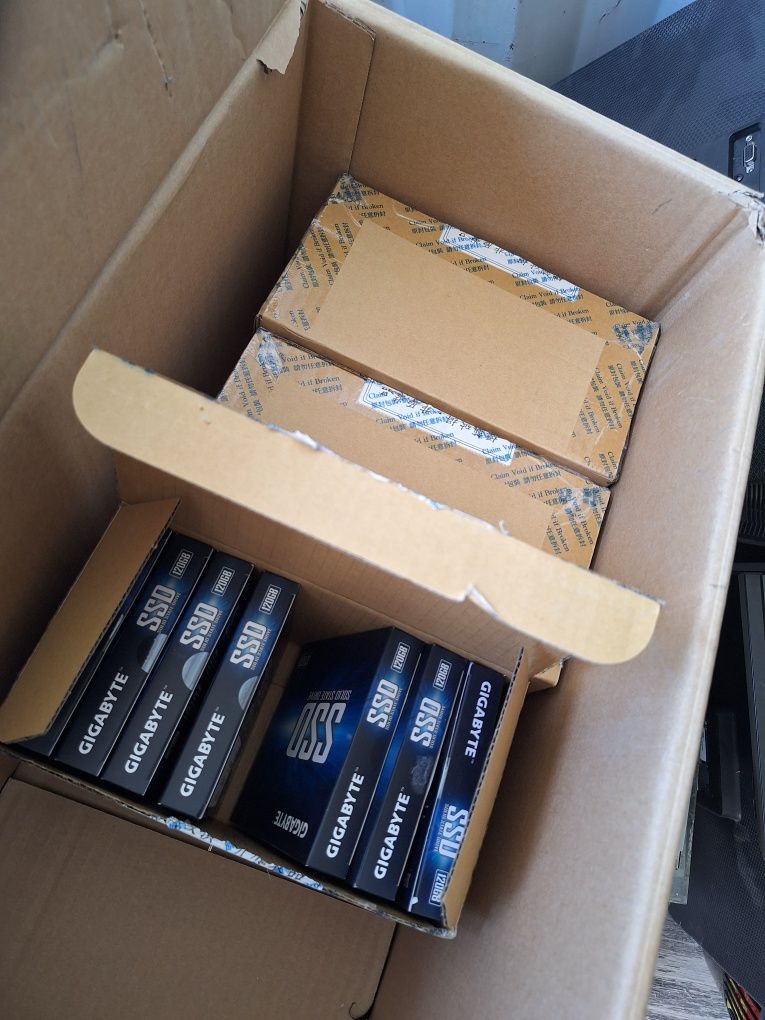 Ssd Gigabyte продам всё новое срочно