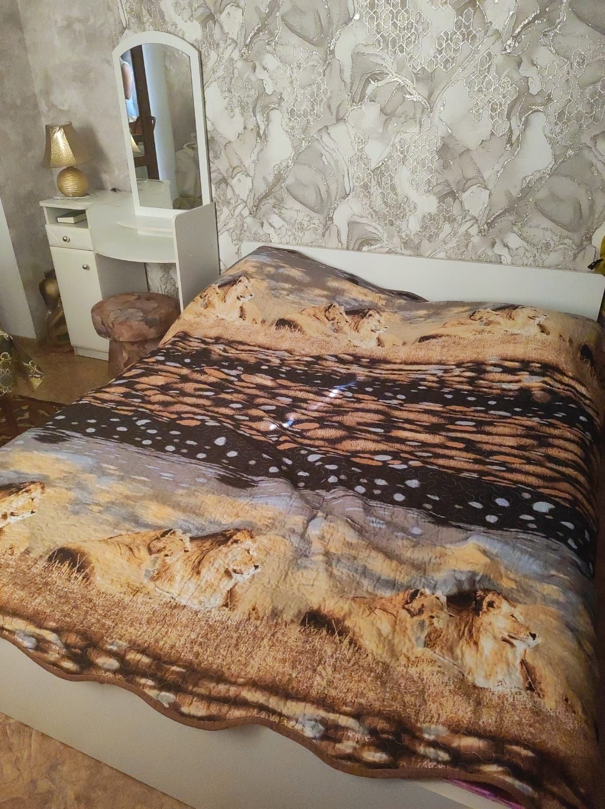 Продам спальный гарнитур с матрасом