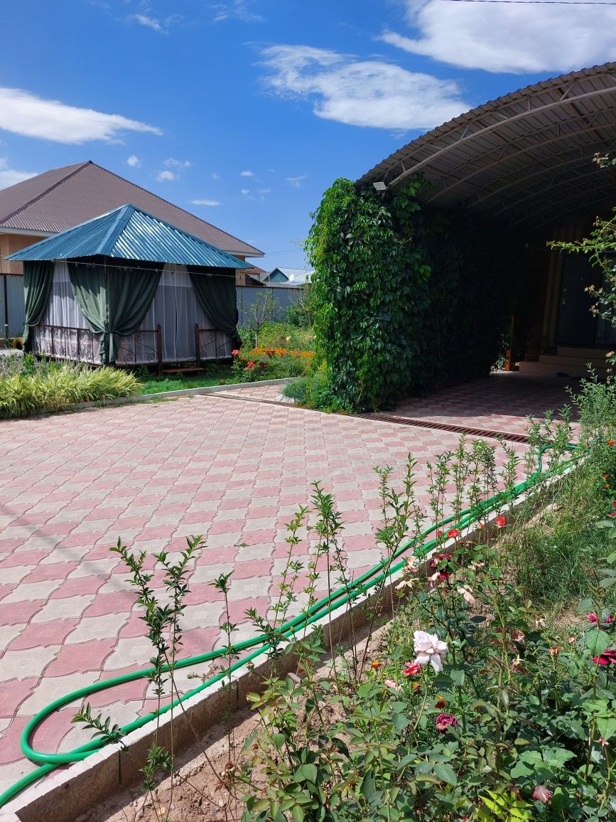 Продам 2-х этажный,  3-х комнатный  дом на 2 хозяина  в село Чемолган(