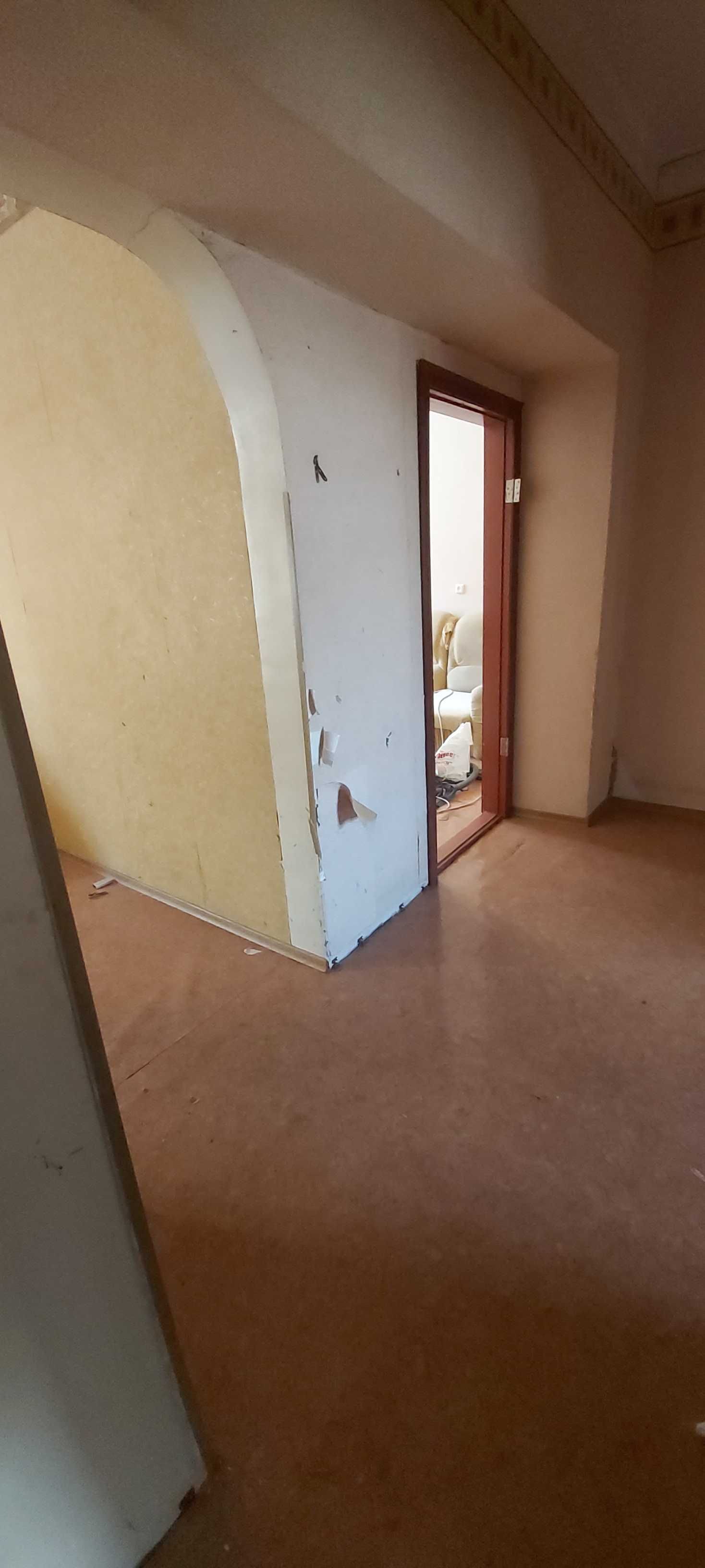 Продам 2-х комн.   61 кв.м высокие потолки