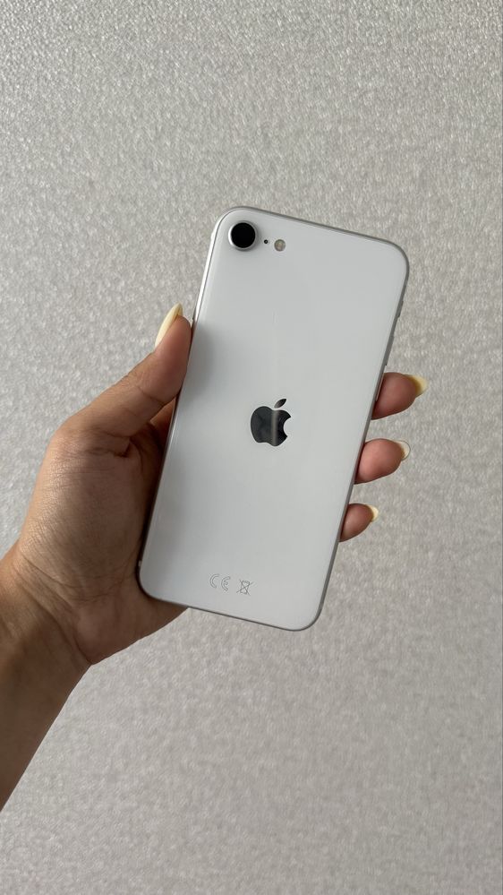 Продам Iphone SE 2020