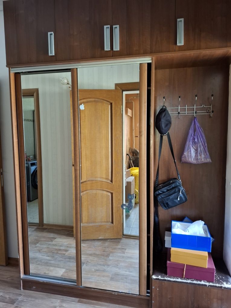 Продам прихожку срочно