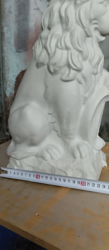 Садовая фигура ,,лев,,