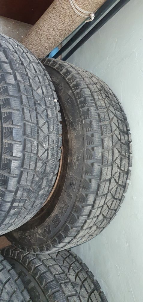 Продам комплект колёс на зиму 235 70 R16