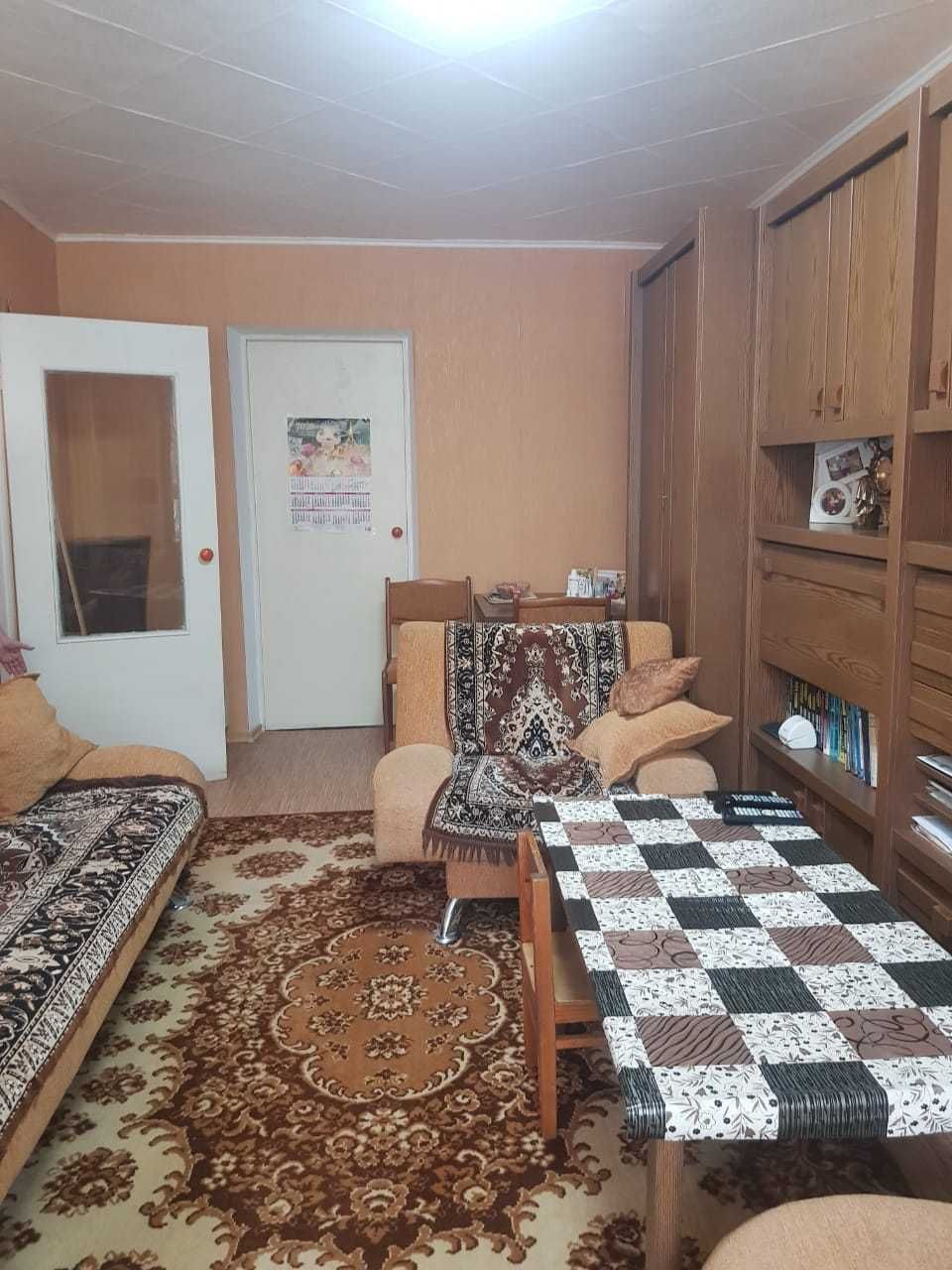 Продаётся 2-х комнатная квартира по адресу:  
Крылова, 41