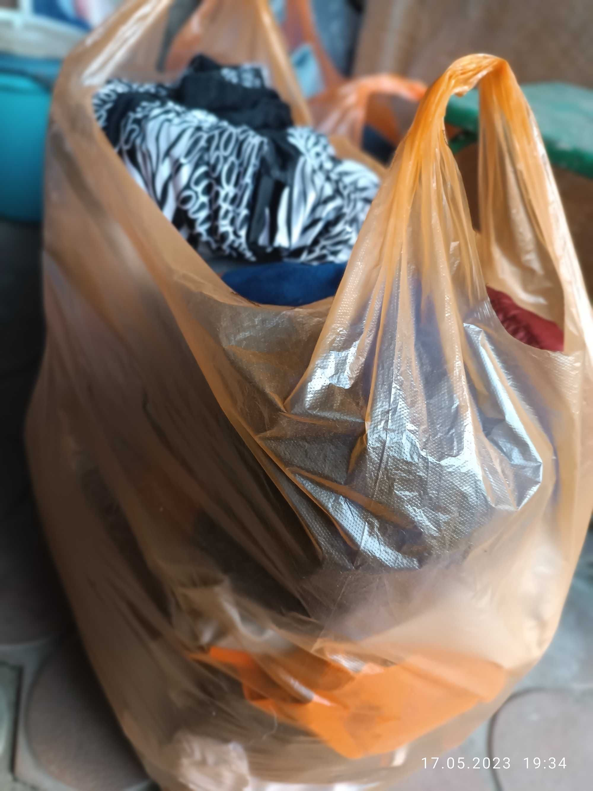 Продам пакеты вещей для мальчика и девочки.