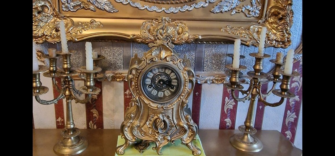 Продам каминные часы и два подсвечника