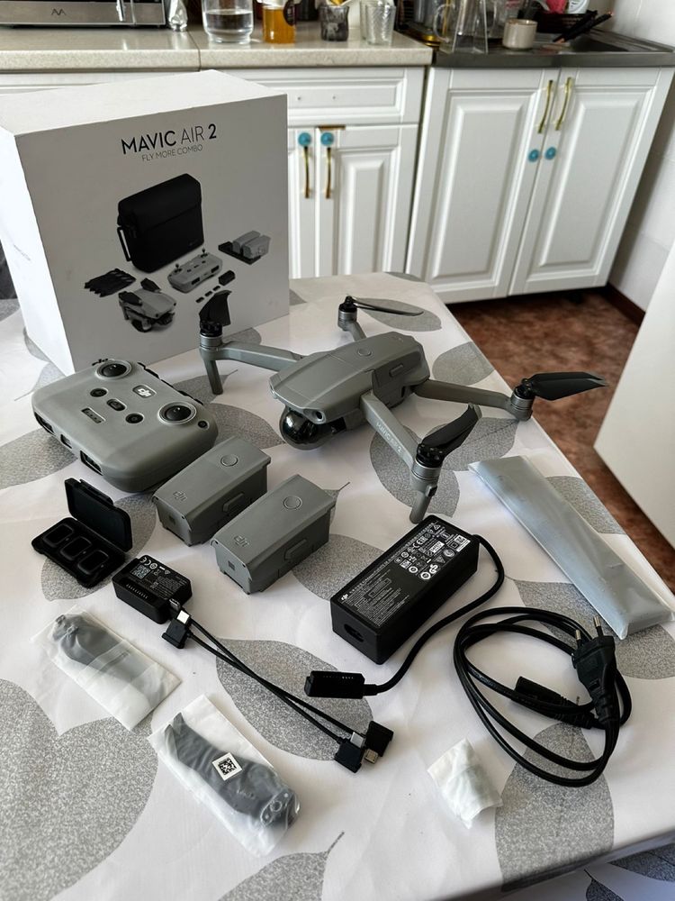 Дрон DJI Mavic Air 2 Fly More Combo серый