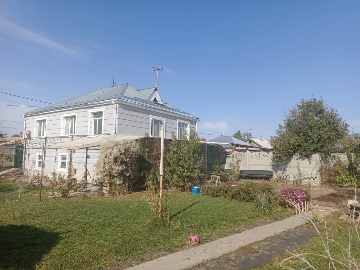Продам дом двух этажный