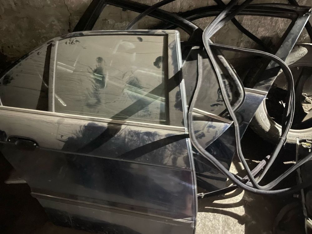 Продам запчасти на BMW e38