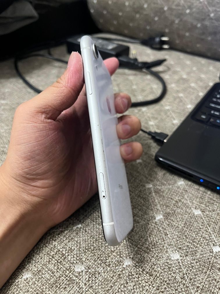 iPhone XR 128. Белый