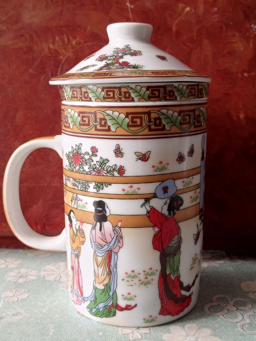 Продаю кружку для заваривания чая.