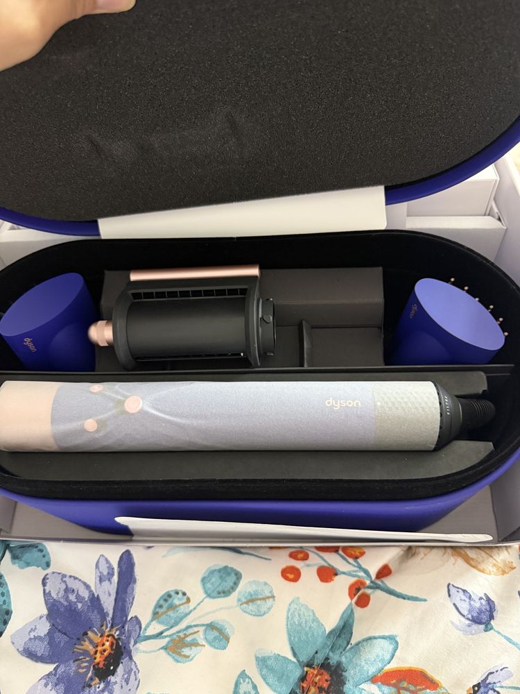 Продаю новый Dyson Airwrap Куплен в Дубае, оригинал. Есть чек.