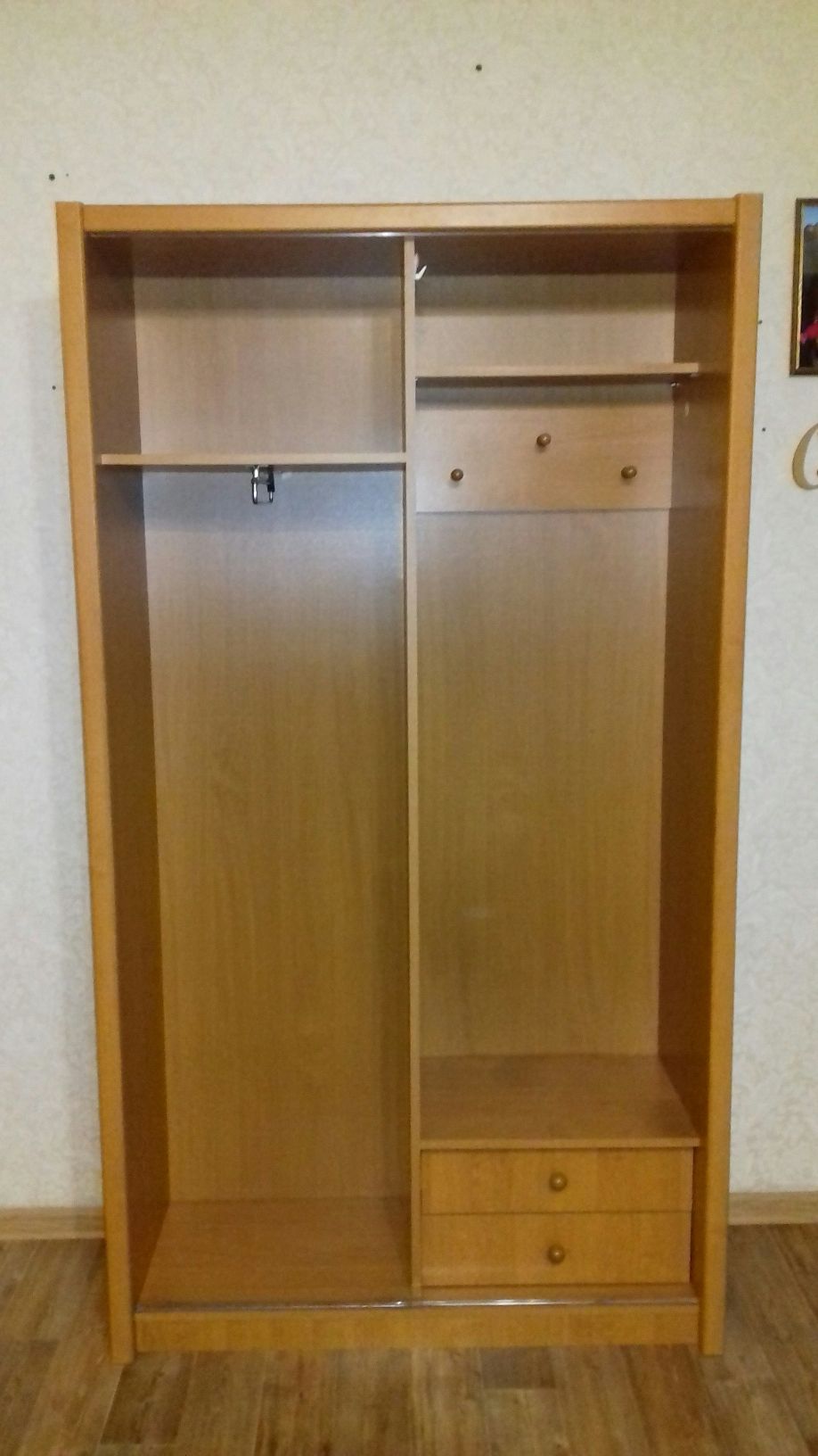 ПРОДАМ шкаф платяной с зеркалом