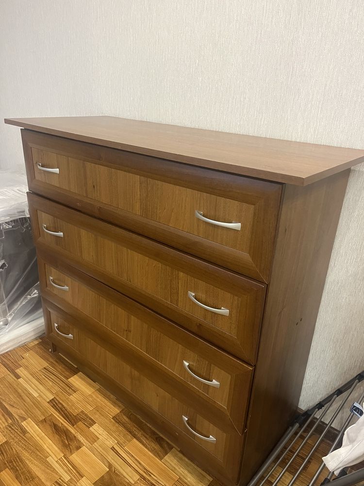 Продам комод высокий