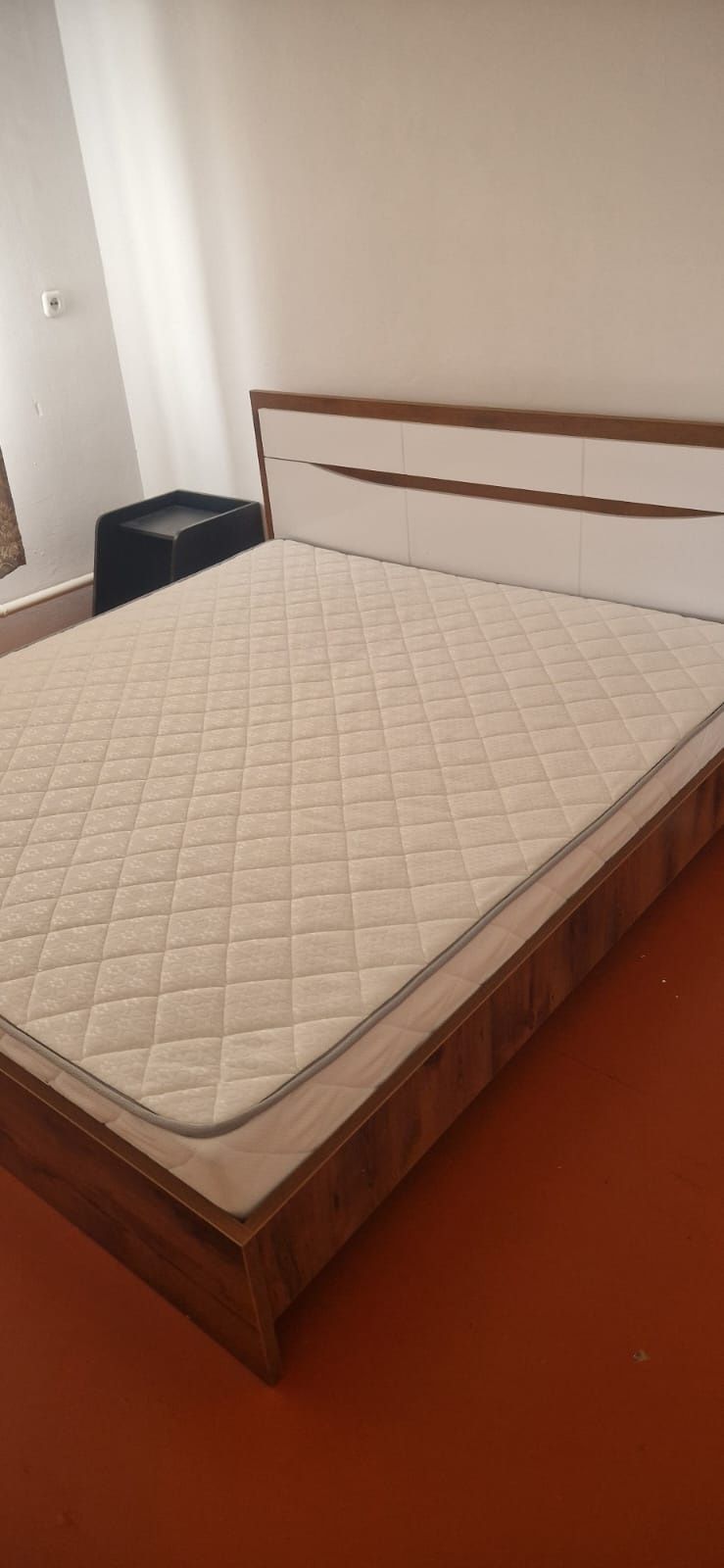 Продам двуспальную кровать