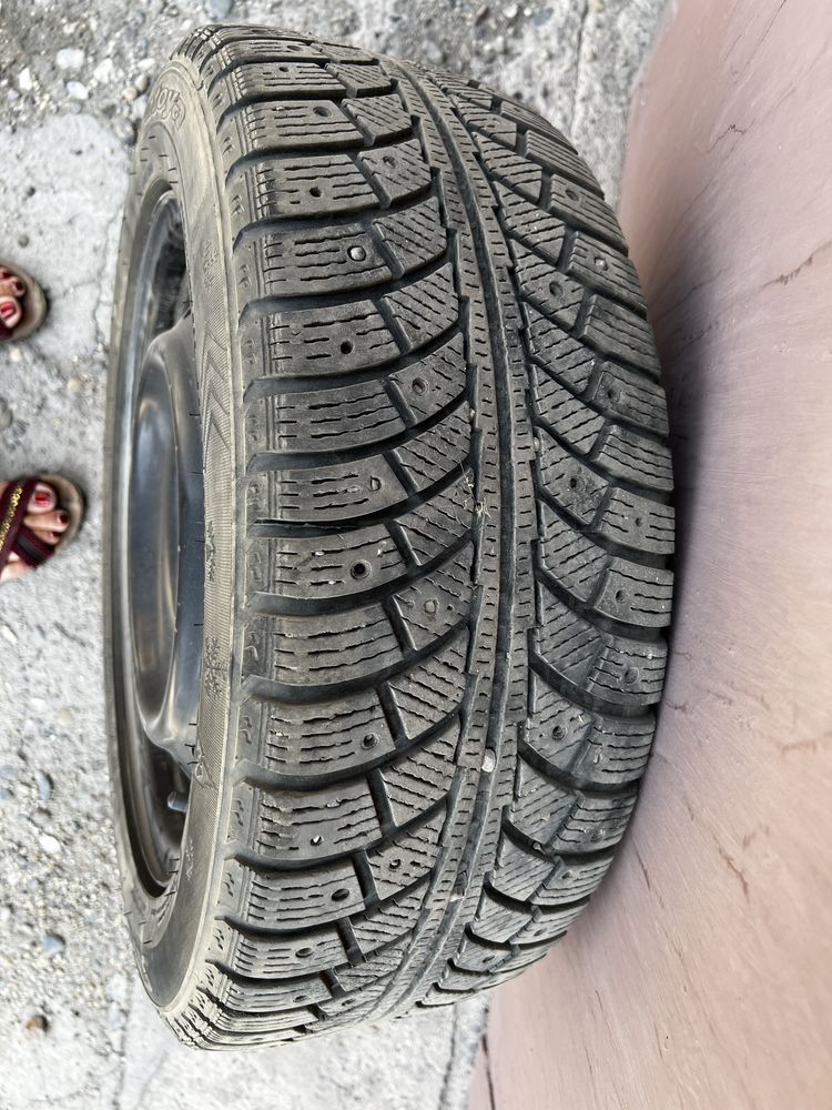 Продаю комплект шин с дисками 205/55 R16 — 4 шт